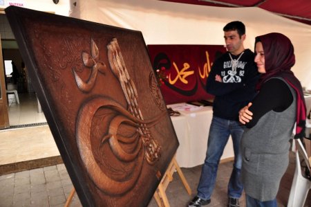 Yurt yapımı için açılan kermesten turistler de alışveriş yapıyor