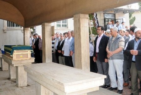 Yurtdışına gidip babasının hayalini gerçekleştirilen Nazife toprağa verildi