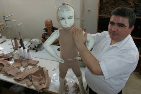 Yurtdışından 2 bin liraya gelen yanık elbisesini üçte bir fiyata üretti