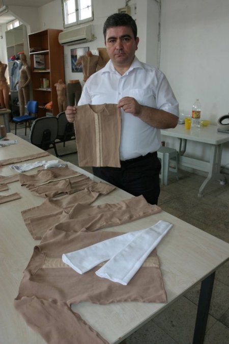 Yurtdışından 2 bin liraya gelen yanık elbisesini üçte bir fiyata üretti