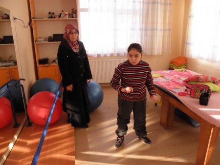 Yürüyemez Denilen Beyza Artık Yürüyor