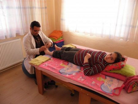 Yürüyemez Denilen Beyza Artık Yürüyor