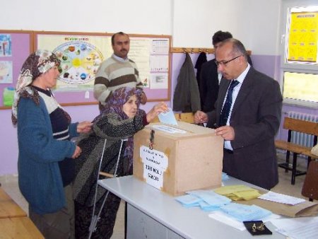 Yusufça'da Oy Kullanma İşlemi Başladı