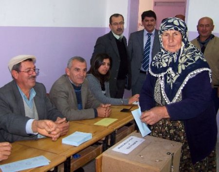 Yusufça'da Oy Kullanma İşlemi Başladı