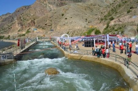 Yusufeli'nde Türkiye'nin ilk yapay kano parkuru açıldı