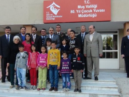 Yuva çocuklarına Vali Çınar şefkati