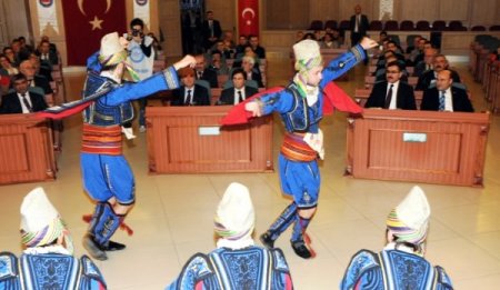 Yüzde 60 maaş zammını davul zurnayla kutladılar