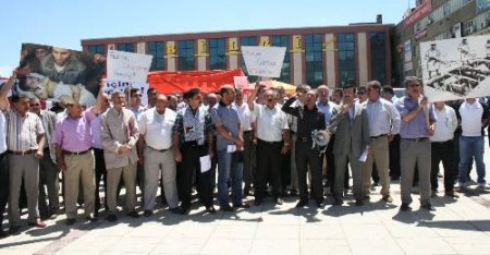 Yüzlerce Kişi, Yardım Gemisine Saldıran İsrail'i Lanetledi