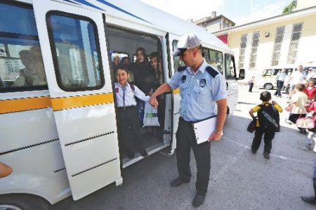 Zabıta, Servis Araçlarını Sıkı Takibe Aldı
