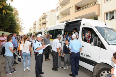 Zabıta ekipleri öğrenci servislerinin denetimine ağırlık verdi