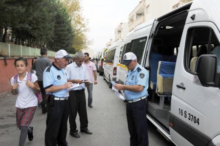 Zabıta ekipleri öğrenci servislerinin denetimine ağırlık verdi