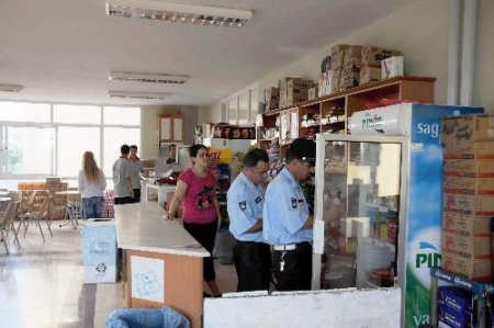 Zabıta Ekipleri Okul Kantinlerini Denetliyor