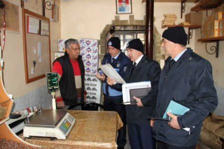 Zabıta ekipleri ruhsat denetimine çıktı