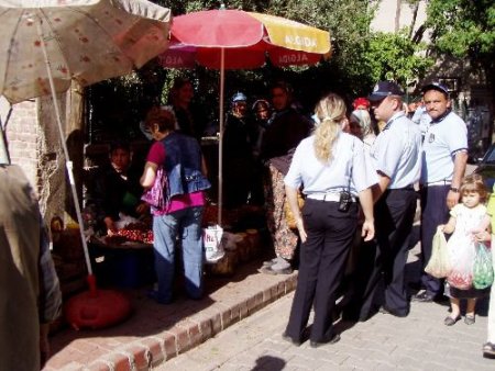 Zabıta Kaldırım İşgalcilerine Karşı Savaş Açtı