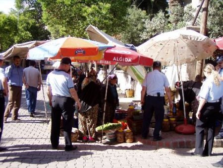 Zabıta Kaldırım İşgalcilerine Karşı Savaş Açtı