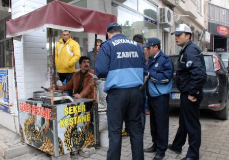 Zabıtadan cadde ve kaldırımları işgal edenlere son uyarı