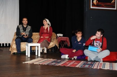 Zabıtalar tiyatro sahnesinde