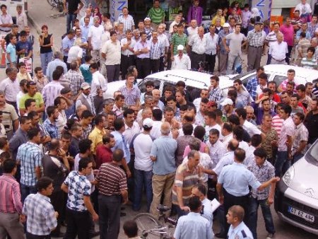 Zabıtaya Görevi Başında Bıçaklı Saldırı