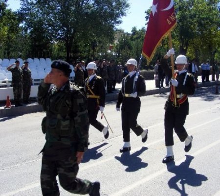 Zafer Bayramı Kutlama Provaları Havuzbaşı'nda Yapıldı