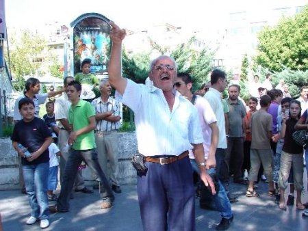 Zafer Bayramı Kutlamalarında Katılan Yaşlı İstiklal Marşı Okudu