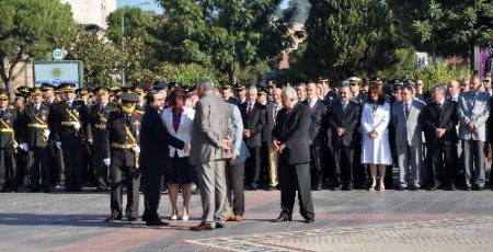 Zafer Bayramı Töreninde Chp'li Vekil, Valiyle Ağız Dalaşına Girdi