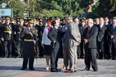 Zafer Bayramı Töreninde Chp'li Vekil, Valiyle Ağız Dalaşına Girdi