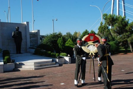 Zafer Bayramı'nda çelenk tepkisi