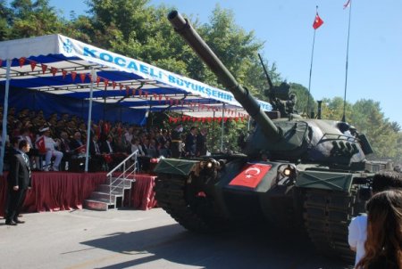 Zafer Bayramı'nda çelenk tepkisi