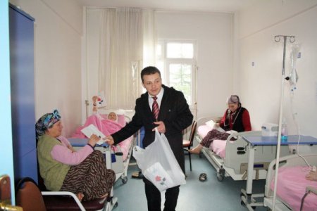 Zafer Fen Dershanesi'nden Vatandaşlara Kandil Hediyesi