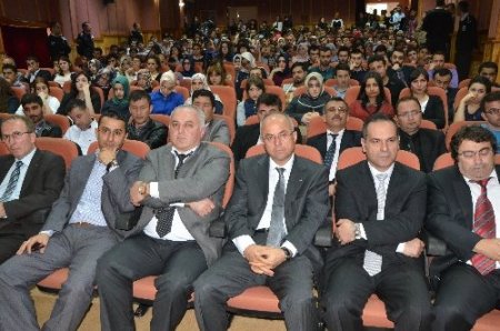 Zaman yazarları, öğrencilere demokrasiyi anlattı