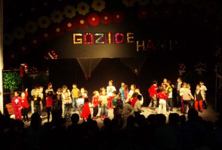 Zambak Kukla Tiyatrosu, minikleri hem bilgilendirdi hem güldürdü