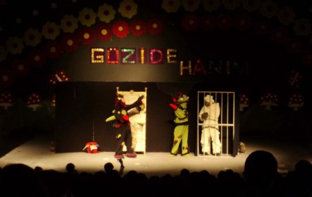 Zambak Kukla Tiyatrosu, minikleri hem bilgilendirdi hem güldürdü