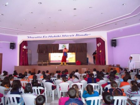 Zambak Kukla Tiyatrosu Bitlisli Çocuklarla Buluştu