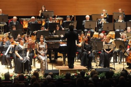 Zara Ve Sertap Erener 'atatürk'ü Anma Konseri'nde Birlikte Sahne Aldı