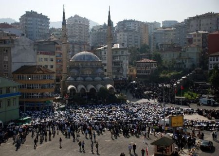 Zavendikli Mustafa Hoca'yı Son Yolculuğuna, 30 Bin Seveni Uğurladı