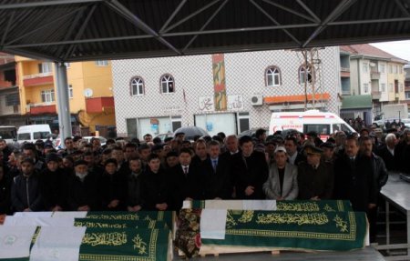 Zehirlenen anne ile çocukları Bartın'da toprağa verildi