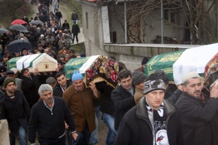 Zehirlenen anne ile çocukları Bartın'da toprağa verildi