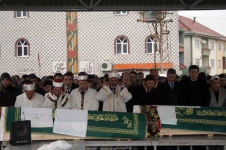 Zehirlenen anne ile çocukları Bartın'da toprağa verildi