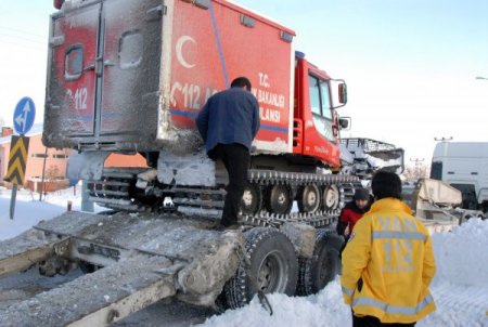 Zehirlenen anne ile kızı, paletli ambulansla 6 saatte hastaneye ulaştırıldı