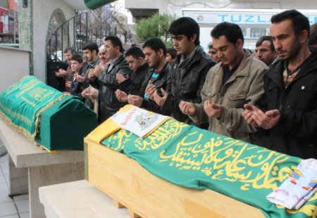 Zehirlenen babaanne ile torunu gözyaşlarıyla uğurlandı