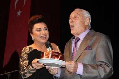 Zeki Alasya’ya vefa gecesi