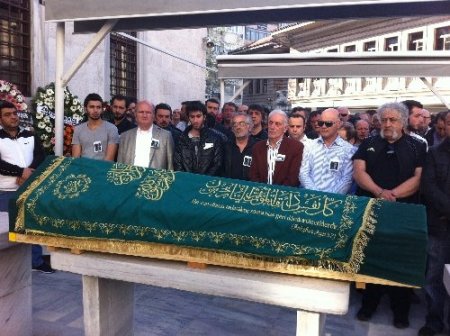 Zeki Ateş'in cenazesi, rock dünyasını bir araya getirdi