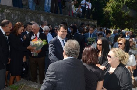 Zeki Müren mezarı başında anıldı