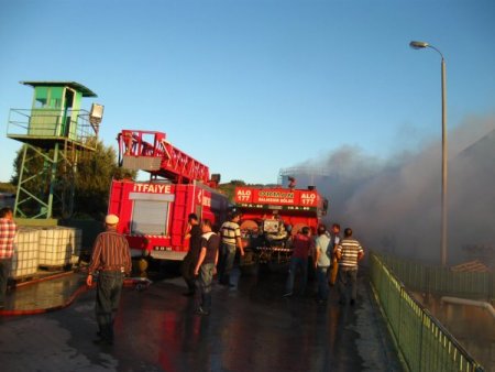 Zeytin fabrikasında yangın: 1 yaralı