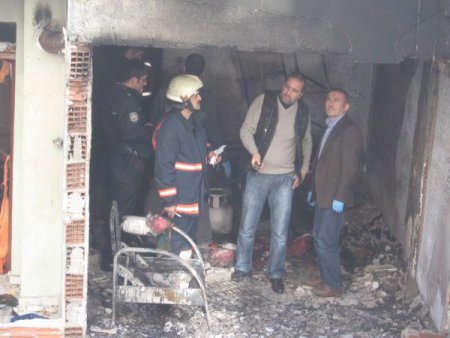 Zeytinburnu'nda Gaz Bomba Gibi Patladı