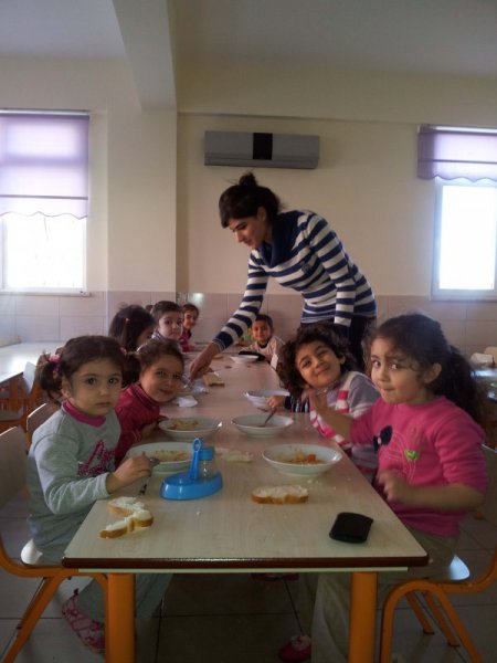 Zeytinköy'ün çocuklarını okullu yapmak için kapı kapı dolaşmışlar