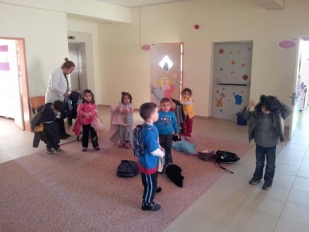 Zeytinköy'ün çocuklarını okullu yapmak için kapı kapı dolaşmışlar