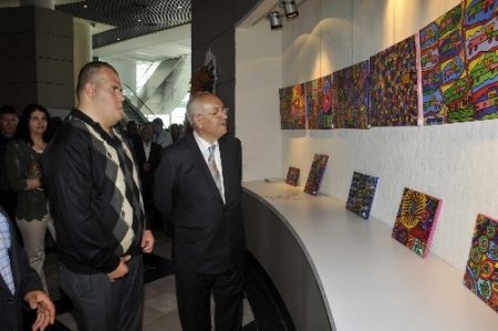 Zihinsel engelini resim yaparak aştı