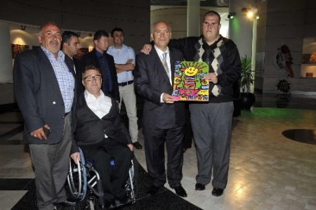 Zihinsel engelini resim yaparak aştı