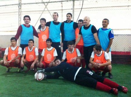 Zihinsel engelli çocuklardan ünlülere futbol dersi